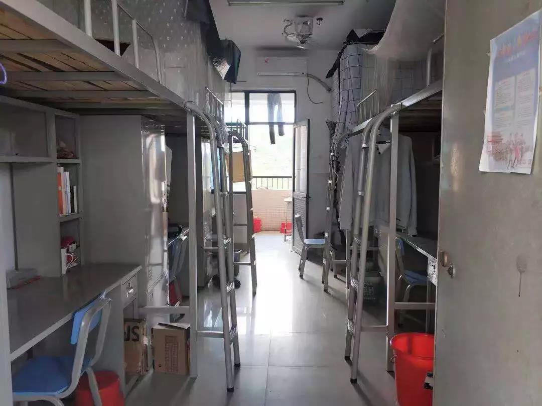 惠州<a href=https://www.211g.cn/tag/chengshi.html target=_blank class=infotextkey>城市</a><a href=https://www.211g.cn/tag/zhiye.html target=_blank class=infotextkey>职业</a><a href=https://www.211g.cn/tag/xueyuan.html target=_blank class=infotextkey>学院</a>宿舍条件及空调<a href=https://www.211g.cn/tag/qingkuang.html target=_blank class=infotextkey>情况</a>（包含宿舍照片）