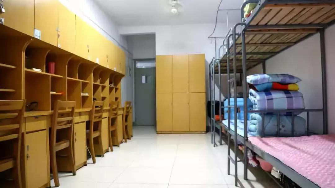 金山<a href=https://www.211g.cn/tag/zhiye.html target=_blank class=infotextkey>职业</a><a href=https://www.211g.cn/tag/jishu.html target=_blank class=infotextkey>技术</a><a href=https://www.211g.cn/tag/xueyuan.html target=_blank class=infotextkey>学院</a>宿舍环境与配备概览 金山<a href=https://www.211g.cn/tag/zhiye.html target=_blank class=infotextkey>职业</a><a href=https://www.211g.cn/tag/jishu.html target=_blank class=infotextkey>技术</a><a href=https://www.211g.cn/tag/xueyuan.html target=_blank class=infotextkey>学院</a>宿舍环境与配备概览