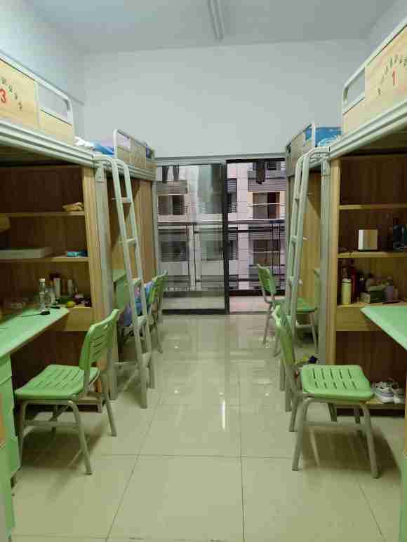 <a href=https://www.211g.cn/tag/guizhou.html target=_blank class=infotextkey>贵州</a><a href=https://www.211g.cn/tag/jiankang.html target=_blank class=infotextkey>健康</a><a href=https://www.211g.cn/tag/zhiye.html target=_blank class=infotextkey>职业</a><a href=https://www.211g.cn/tag/xueyuan.html target=_blank class=infotextkey>学院</a>宿舍条件及设施介绍