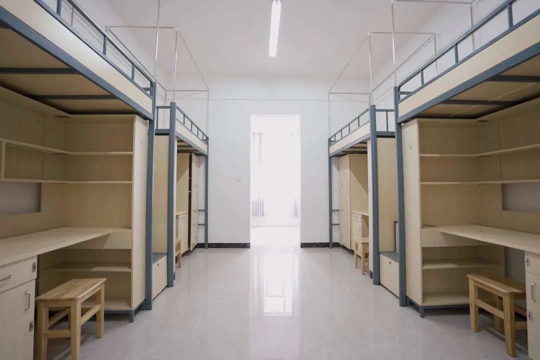 <a href=https://www.211g.cn/tag/yunnan.html target=_blank class=infotextkey>云南</a>医药<a href=https://www.211g.cn/tag/jiankang.html target=_blank class=infotextkey>健康</a><a href=https://www.211g.cn/tag/zhiye.html target=_blank class=infotextkey>职业</a><a href=https://www.211g.cn/tag/xueyuan.html target=_blank class=infotextkey>学院</a>宿舍环境和空调配置