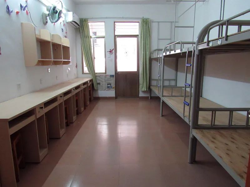 潮汕<a href=https://www.211g.cn/tag/zhiye.html target=_blank class=infotextkey>职业</a><a href=https://www.211g.cn/tag/jishu.html target=_blank class=infotextkey>技术</a><a href=https://www.211g.cn/tag/xueyuan.html target=_blank class=infotextkey>学院</a>宿舍内饰与设施