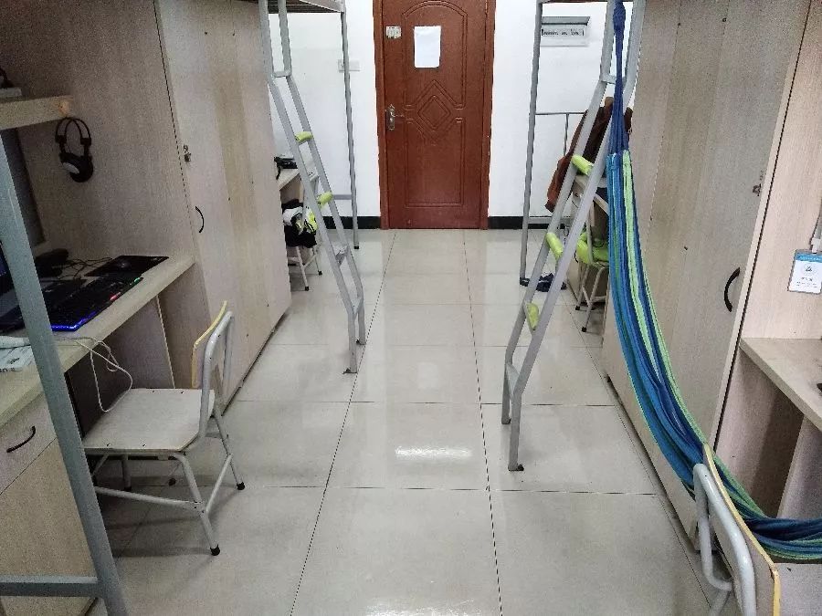 <a href=https://www.211g.cn/tag/hunan.html target=_blank class=infotextkey>湖南</a><a href=https://www.211g.cn/tag/huagong.html target=_blank class=infotextkey>化工</a><a href=https://www.211g.cn/tag/zhiye.html target=_blank class=infotextkey>职业</a><a href=https://www.211g.cn/tag/jishu.html target=_blank class=infotextkey>技术</a><a href=https://www.211g.cn/tag/xueyuan.html target=_blank class=infotextkey>学院</a>宿舍环境如何？是否配备空调（附宿舍图片）