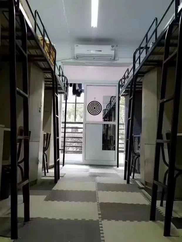 芜湖<a href=https://www.211g.cn/tag/zhiye.html target=_blank class=infotextkey>职业</a><a href=https://www.211g.cn/tag/jishu.html target=_blank class=infotextkey>技术</a><a href=https://www.211g.cn/tag/daxue.html target=_blank class=infotextkey>大学</a>宿舍条件,是否配备空调(包括宿舍图片) 芜湖<a href=https://www.211g.cn/tag/zhiye.html target=_blank class=infotextkey>职业</a><a href=https://www.211g.cn/tag/jishu.html target=_blank class=infotextkey>技术</a><a href=https://www.211g.cn/tag/daxue.html target=_blank class=infotextkey>大学</a>宿舍条件,是否配备空调(包括宿舍图片)