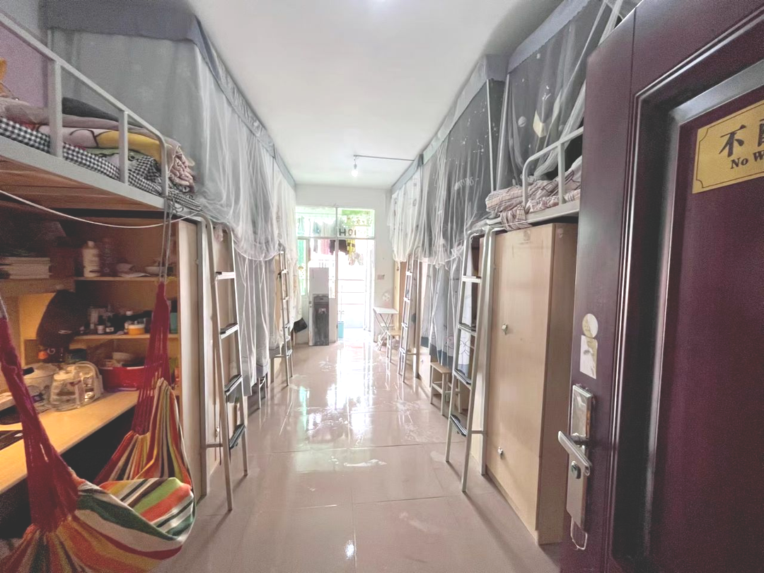 <a href=https://www.211g.cn/tag/guizhou.html target=_blank class=infotextkey>贵州</a><a href=https://www.211g.cn/tag/gongye.html target=_blank class=infotextkey>工业</a><a href=https://www.211g.cn/tag/zhiye.html target=_blank class=infotextkey>职业</a><a href=https://www.211g.cn/tag/jishu.html target=_blank class=infotextkey>技术</a><a href=https://www.211g.cn/tag/xueyuan.html target=_blank class=infotextkey>学院</a>宿舍条件，是否配有空调（含宿舍图片）
